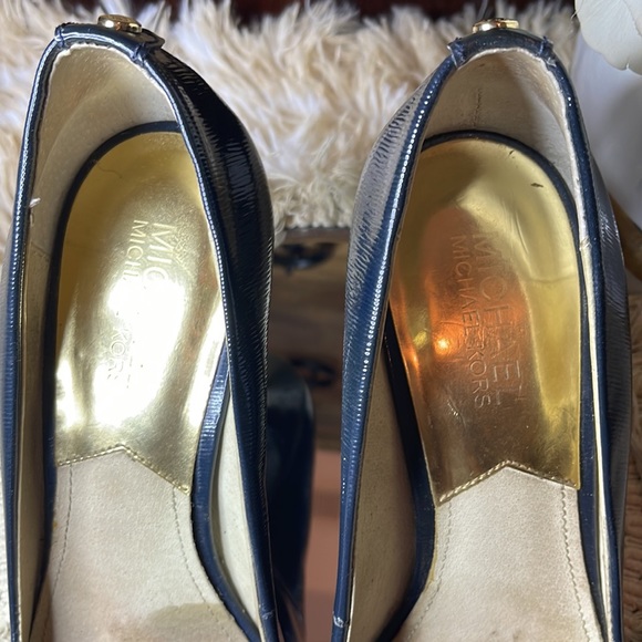 đź’‹Michael Kors Navy Blue Pump - Picture 4 of 8